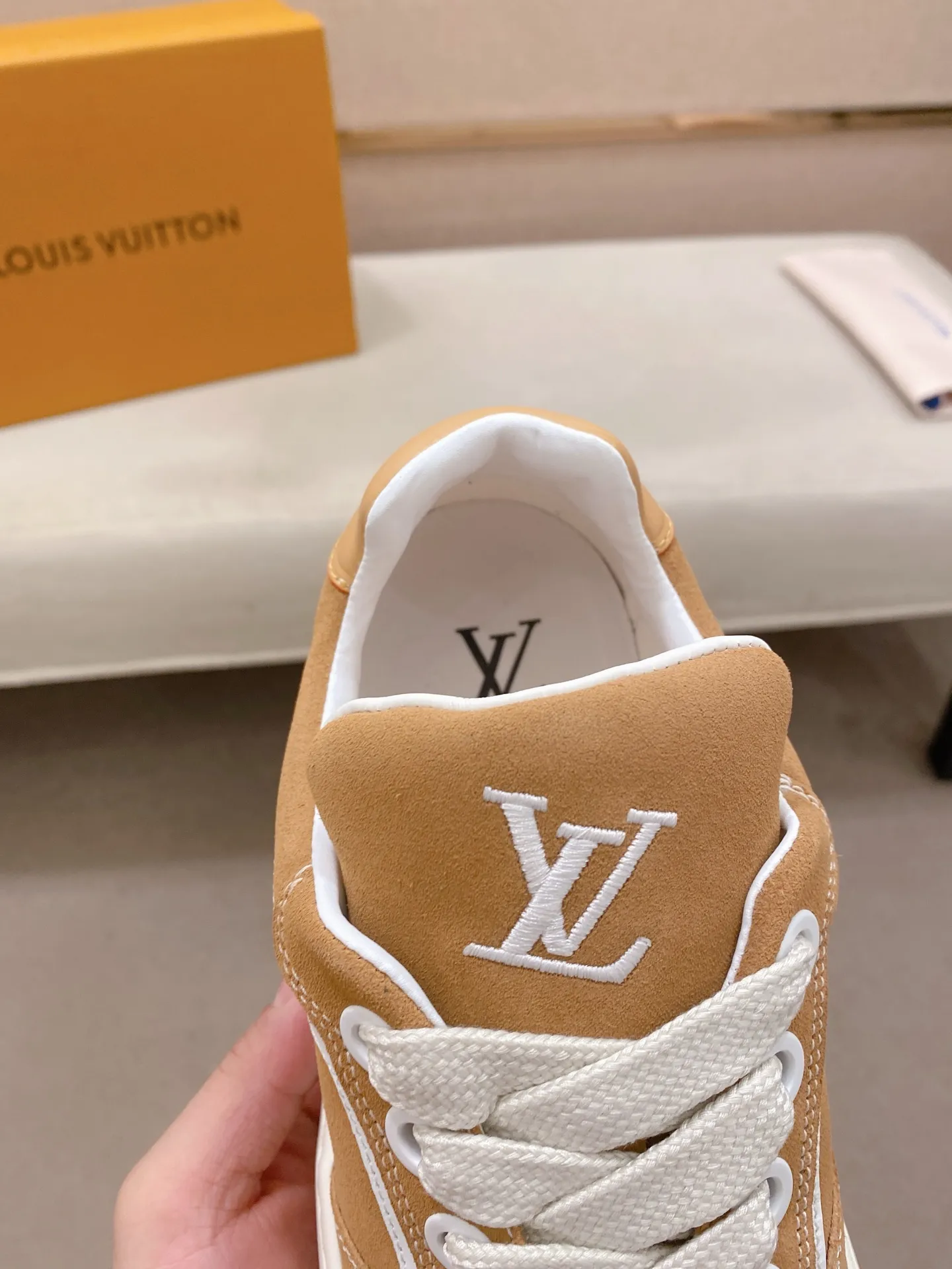 Factory price: 480💰 LV 🫏The colorful interpretation of BUTTERSOFT sneakers combines sheepskin, The colorful interpretation of LV BUTTERSOFT sneakers combines sheepskin and calfskin for a super soft feel. Designed by Pharrell Williams, this '60s-inspired shoe features a padded upper that's been crafted by Louis Vuitton craftsmen to further enhance the comfort of the leather. In addition to the LV initials, it features multiple signatures, including natural leather trim and an embossed pattern of Pharrell Williams and lobster on the side, referencing the Fall/Winter 2025 men’s show. A must-have artifact for fashionistas✅ Code number 38-44